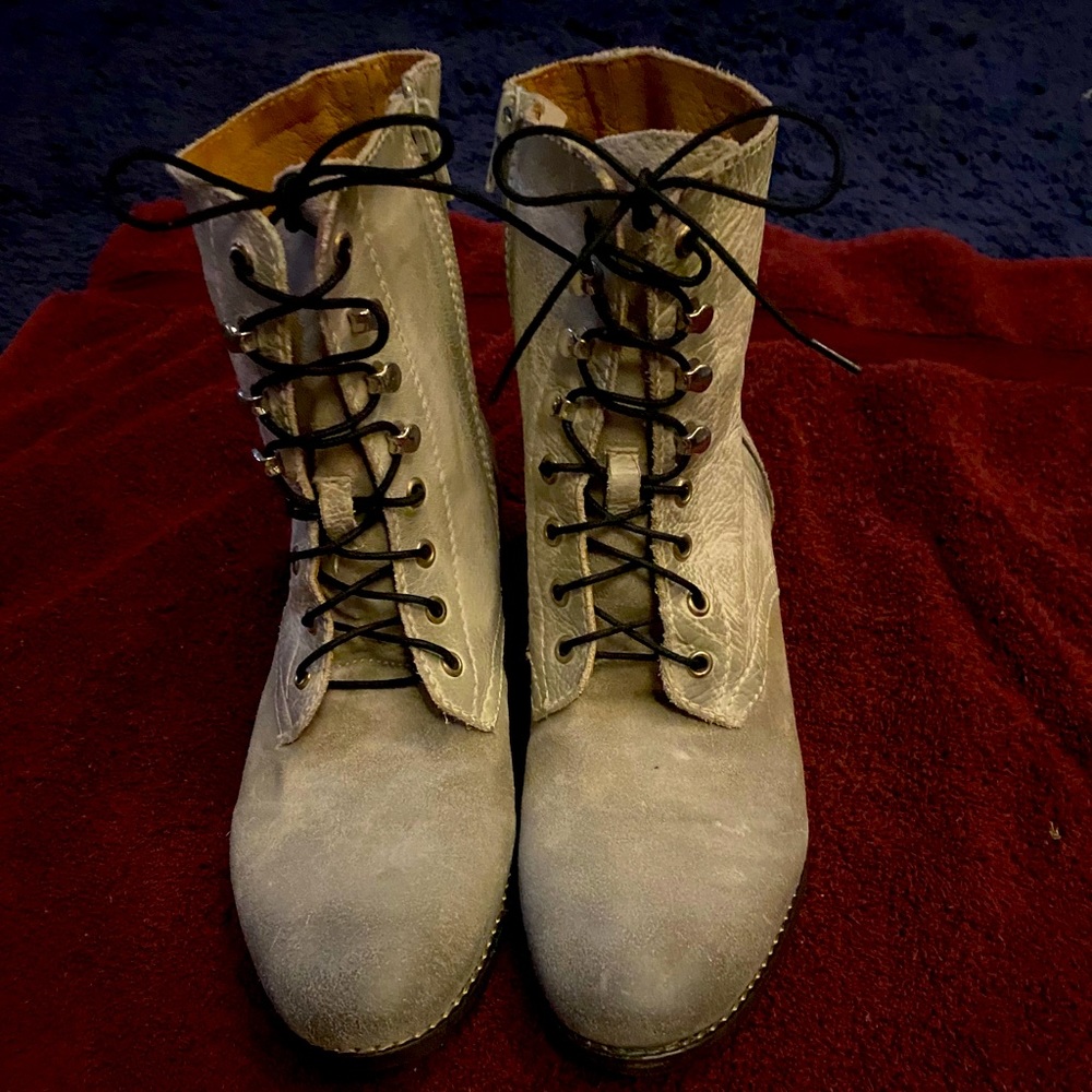 Women’s combat boots! NWT!